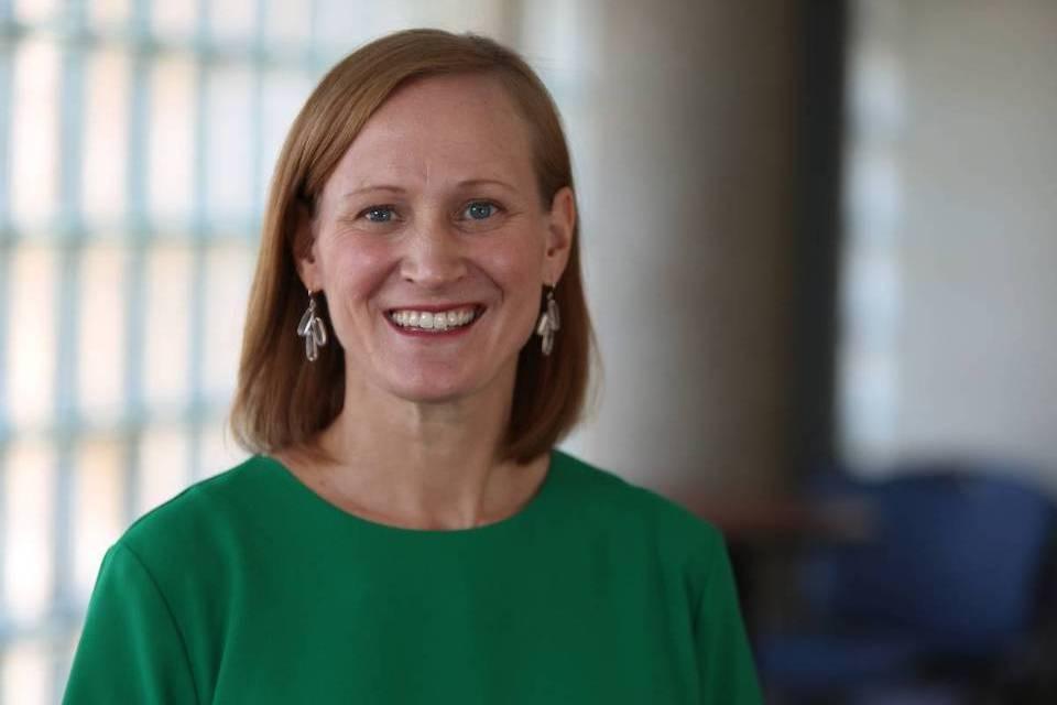 Ellen Barnidge博士.D., professor of behavioral science and health equity in the College for Public Health and Social Justice (CPHSJ), will serve as Saint Louis University's interim vice president for research effective June 17, 2024.

